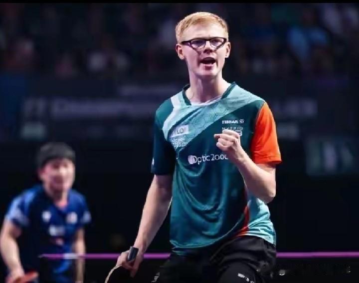 新加坡大满贯赛男单1/8决赛：
 菲利克斯•勒布伦VS科顿。
  第一局菲利克斯