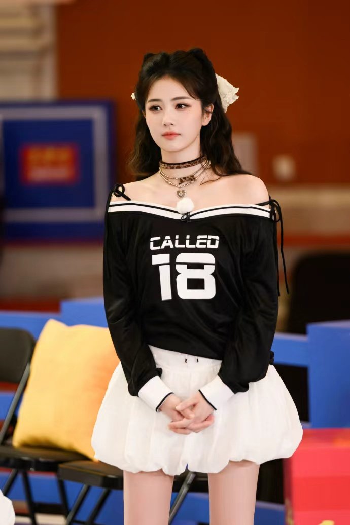 白鹿元气与高燃并存的瞬间 白鹿是足球宝贝来的吧白鹿元气与高燃并存的瞬间，白鹿是足