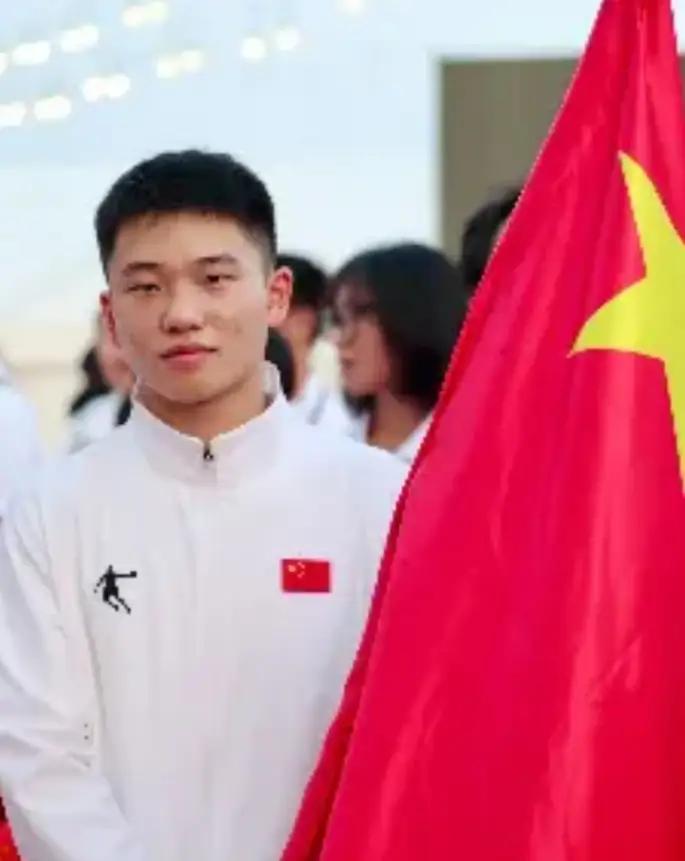 周启豪晋级4强！那个被骂“扶不起的阿斗”，这次终于把天捅破了
周启豪赢了。

当
