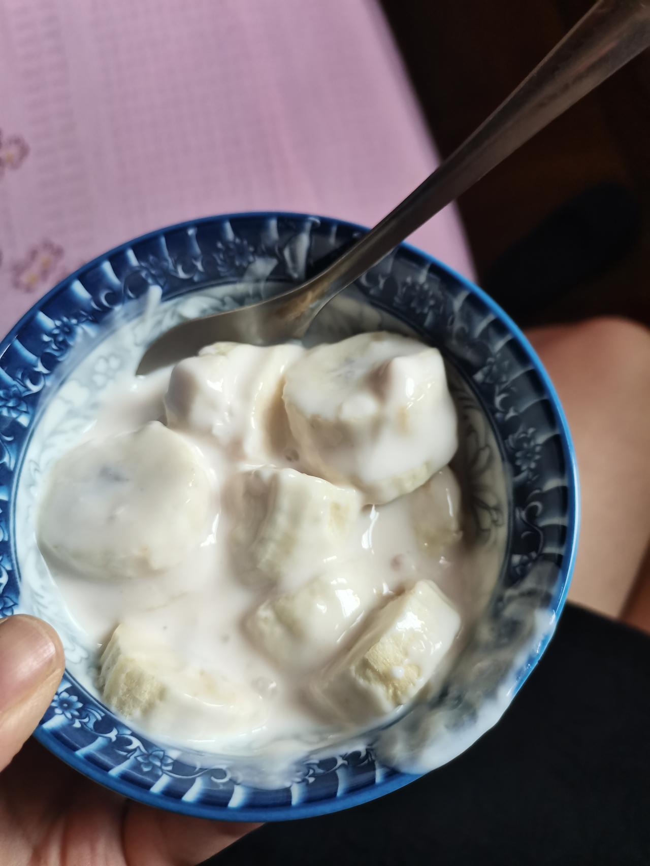 我永远不会忘记那段时间，每天只睡四五个小时，居无定所颠沛流离，馒头配眼泪，连亲人