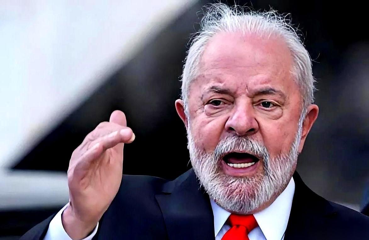 一个正在海边休假的大国总统，直接拍桌子，中断假期，连夜开会。
转头就在社交媒体上