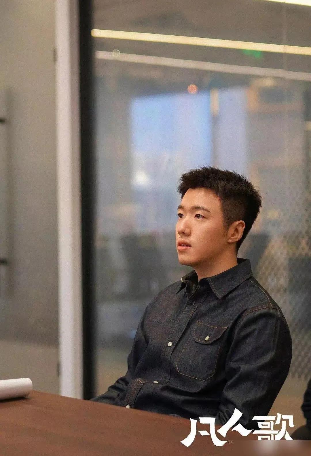 我敢说
张哲华演了凡人歌的那隽后
接下来肯定会红一阵子

那是因为：
1、他在凡