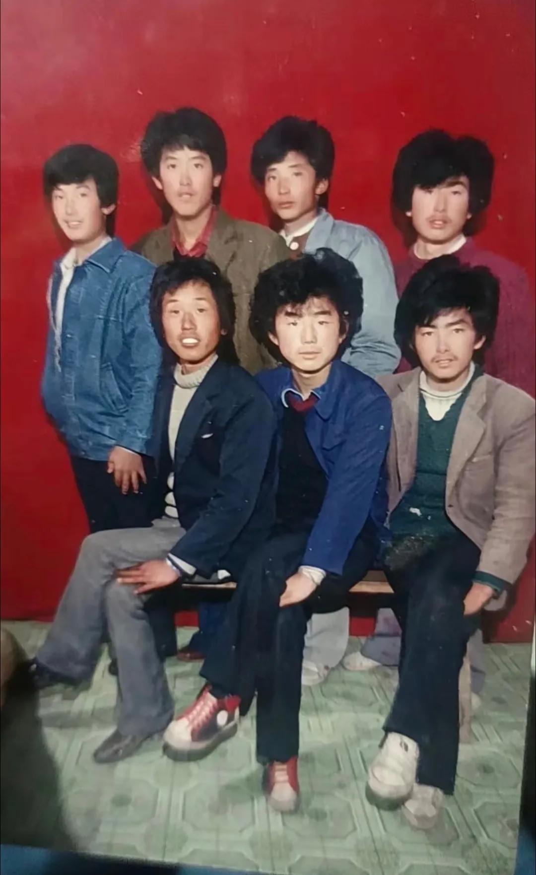 为啥以前人的头发都那么多？浓密得理发师都得打薄，如今满大街都是秃顶族。