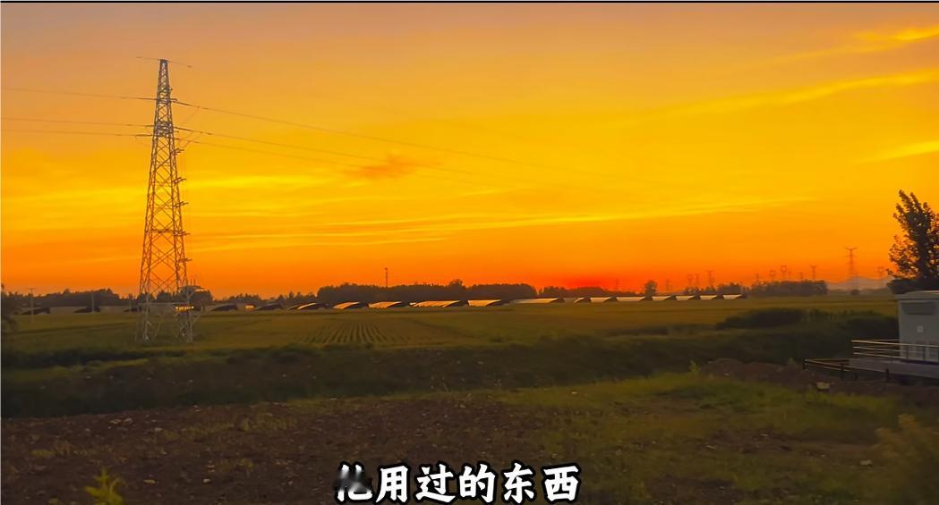 是去世的人可怜，还是活着的人可怜呢？
以前参加葬礼看着别人哭的撕心裂肺，总觉得离