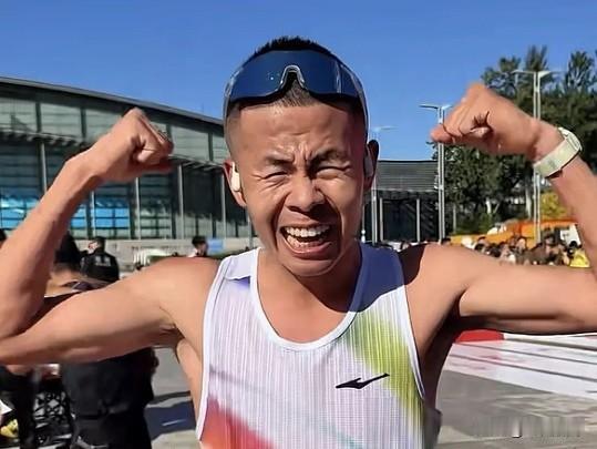 大正北马PB，他又一次战胜了昨天的自己…大正最打动人的，不是“又PB了”，而是他