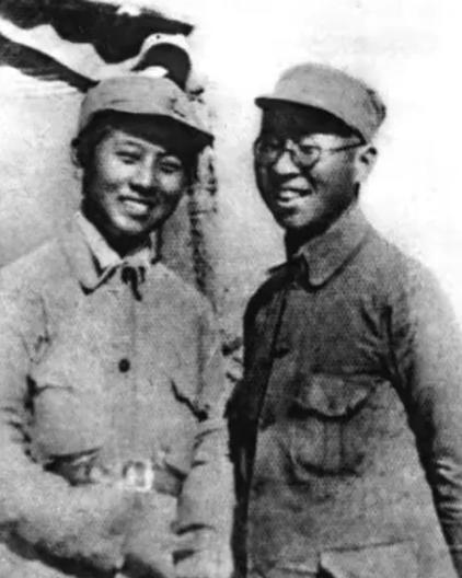 1941年，23岁的女团长遭到包围，不料她却拉起棉被盖住自己，日军去扯棉被，顿时