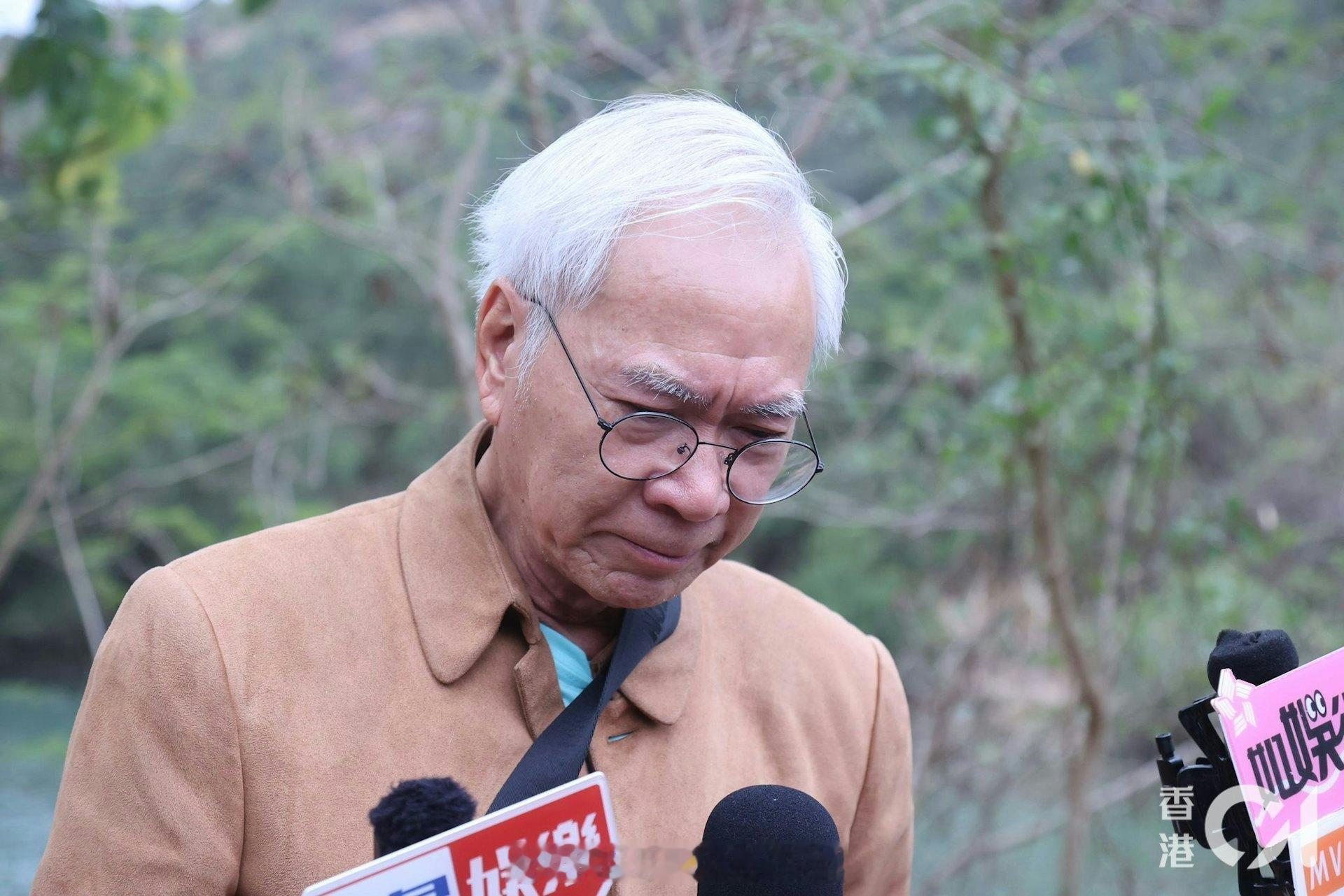 香港01：王青霞被揭“瞒婚”　李龙基避谈未婚妻：感情要来就来，要走就走现年75岁