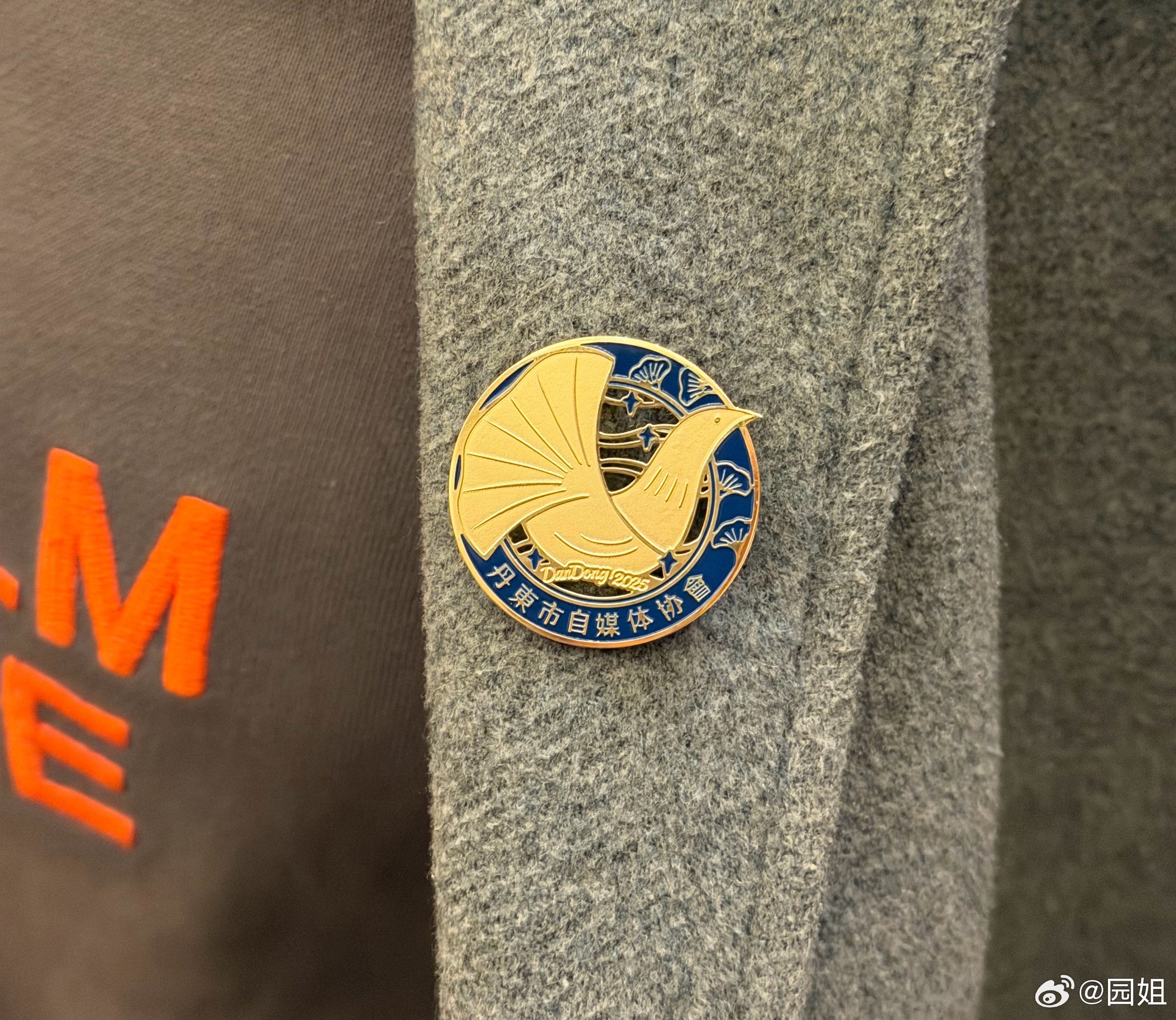 我们自媒体协会的会徽，挺好看吧？ 