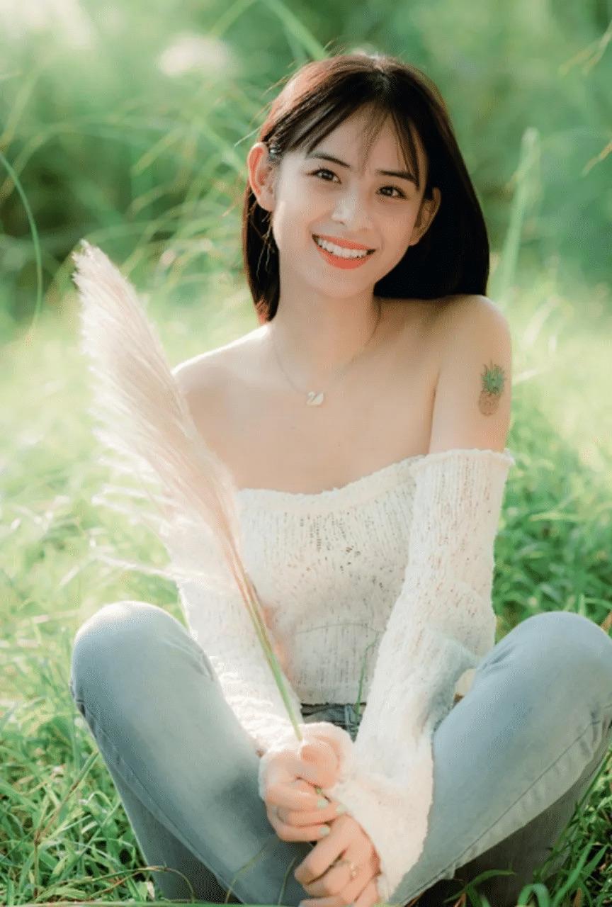 年轻时总慌着赶路，没来得及沉下心好好感受岁月。转眼半生已过，才懂岁月从不会为谁停