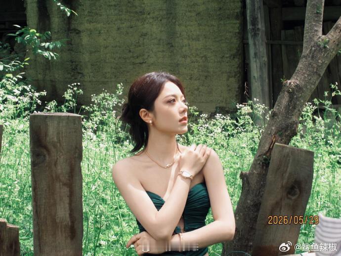 绿色系赵今麦 