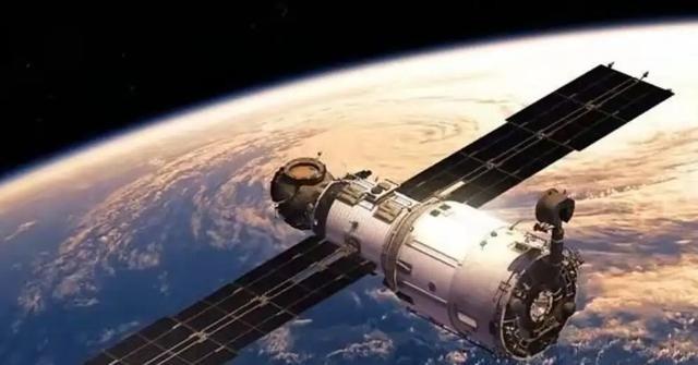 中国搞北斗系统时，美国曾扬言必要时可击毁北斗卫星。可当中国用导弹清理了自己废弃的