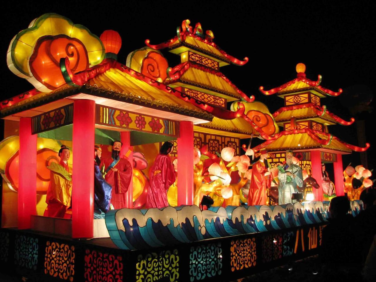 传统佳节闹元宵，
家家户户乐逍遥。
喜逢盛世要珍惜，
共祝华夏永富裕。
经济复兴