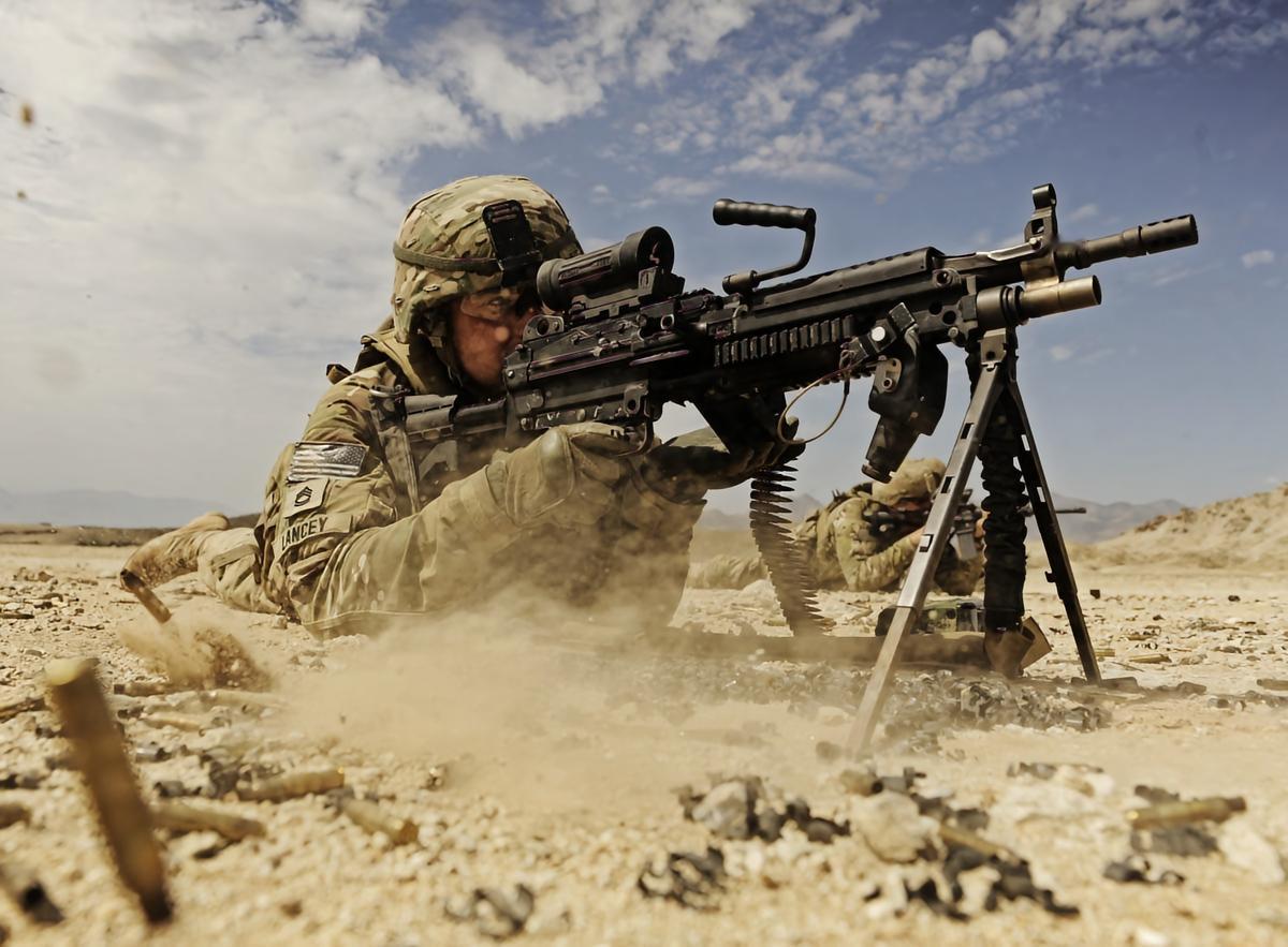 每天认识一件兵器 M249轻机枪M249是比利时国营赫斯塔尔公司（简称FN公司）