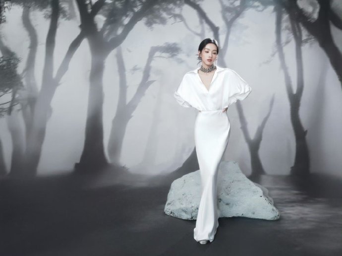 陈都灵缎面鱼尾裙陈都灵衬衫长裙 陈都灵衬衫长裙 