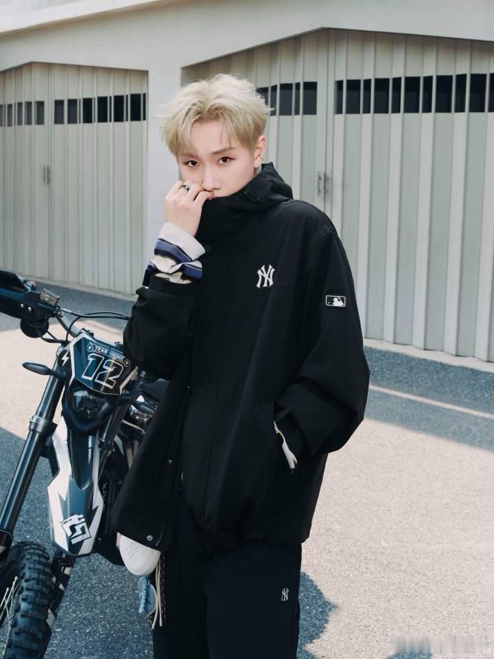 汪苏泷现身马年央视春晚彩排期待汪苏泷大帅哥 