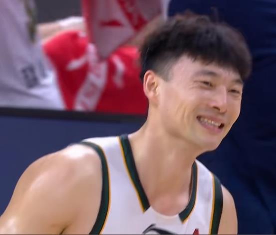 手不是手，是温柔的宇宙，手帝鄢手琦连续两场打出顶薪表现，今晚辽粤大战，鄢手琦14