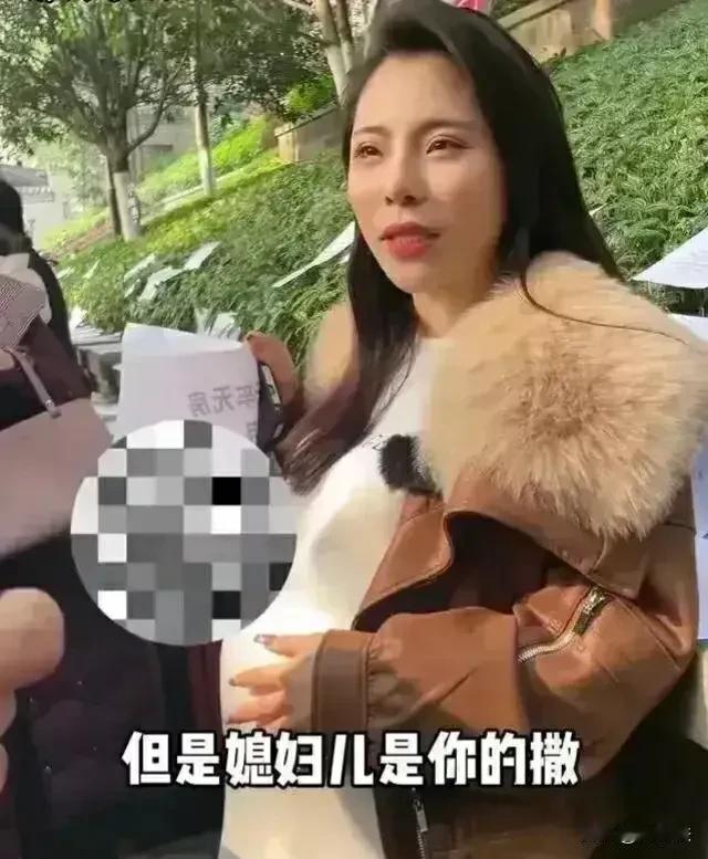 炸裂！女子大庭广众之下征婚，要求对方月薪2万，只要对我女方好就行了，并且女子随口