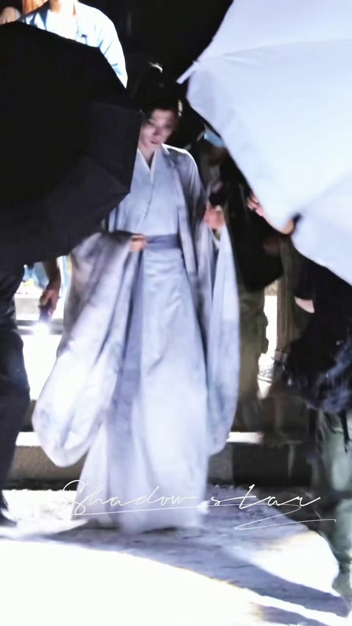 檀健次《何不同舟渡》夜戏路透，家主大人温润如玉