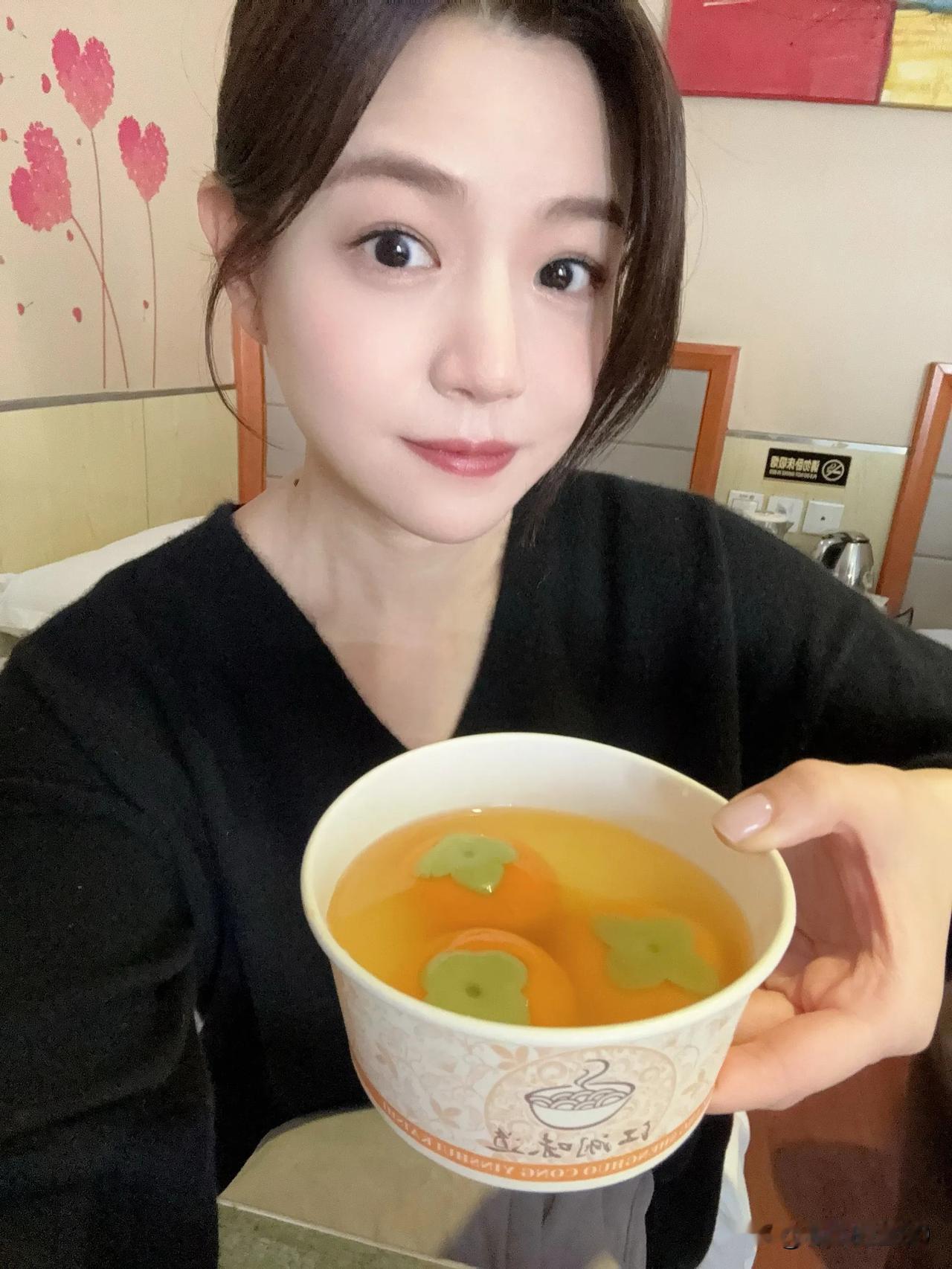 柿柿如意汤圆，煮的时候并不如意。我也煮了两次，不是柿蒂歪了，就是柿蒂烂了，没有一