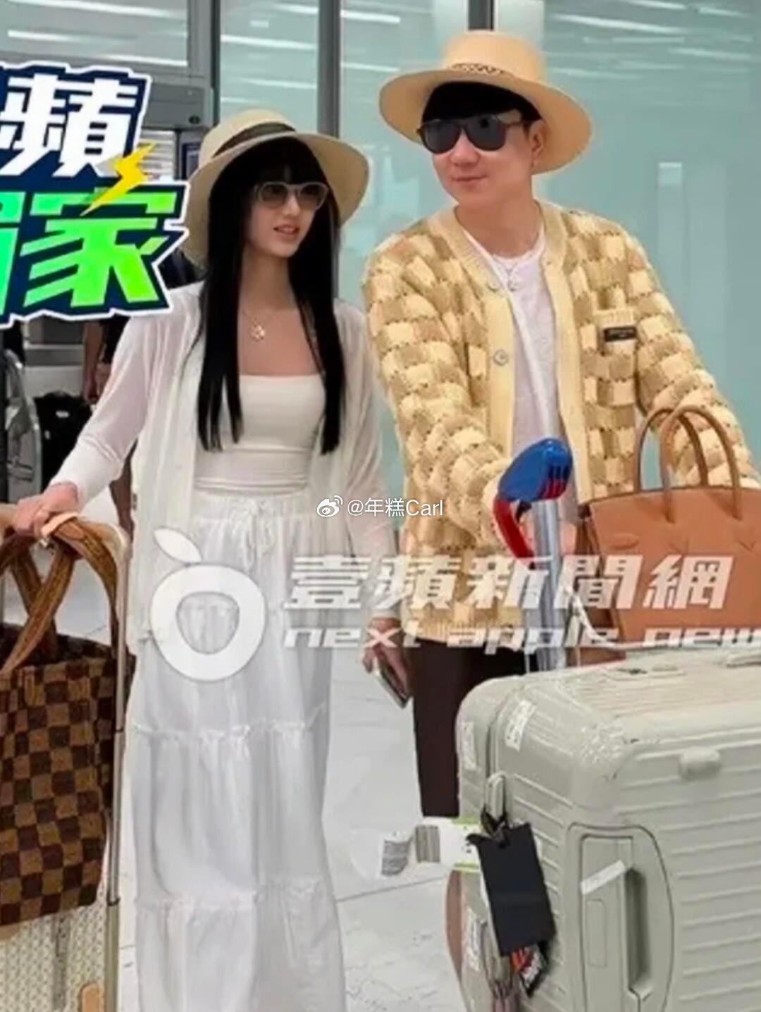 林俊杰和女友七七一起现身机场出发去巴黎（：她就像提着A货去白云皮具城进货一样 