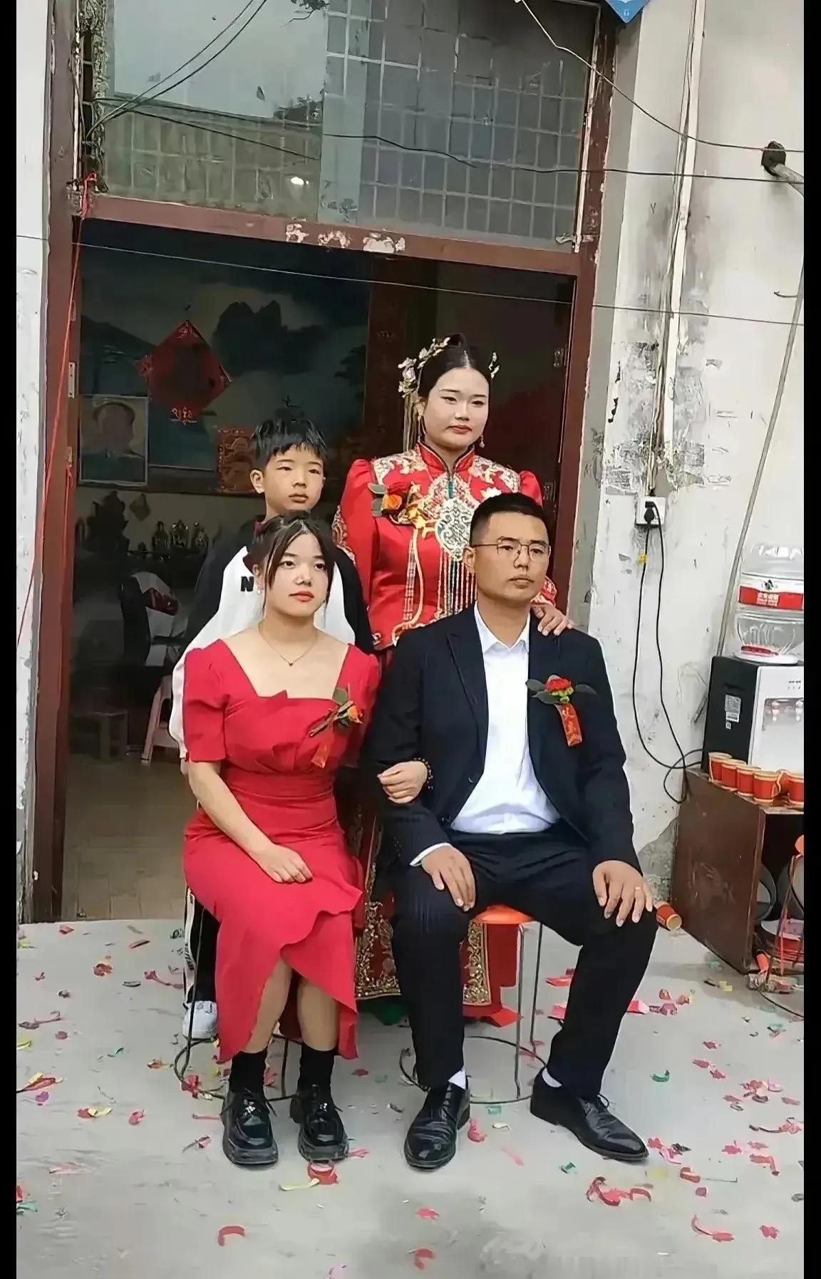 到底谁是新娘，一头雾水？ 