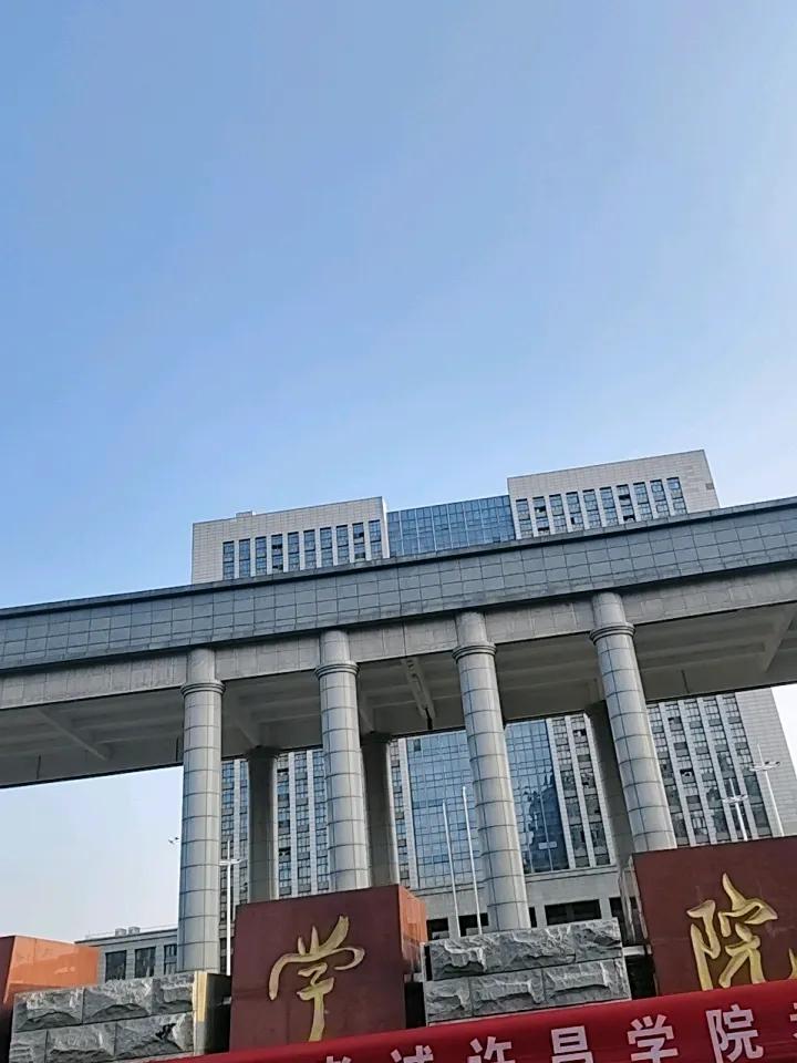 我们中国14亿人口，只有85万的这个律师职业者，所以作为这个律师的缺口还是很大的