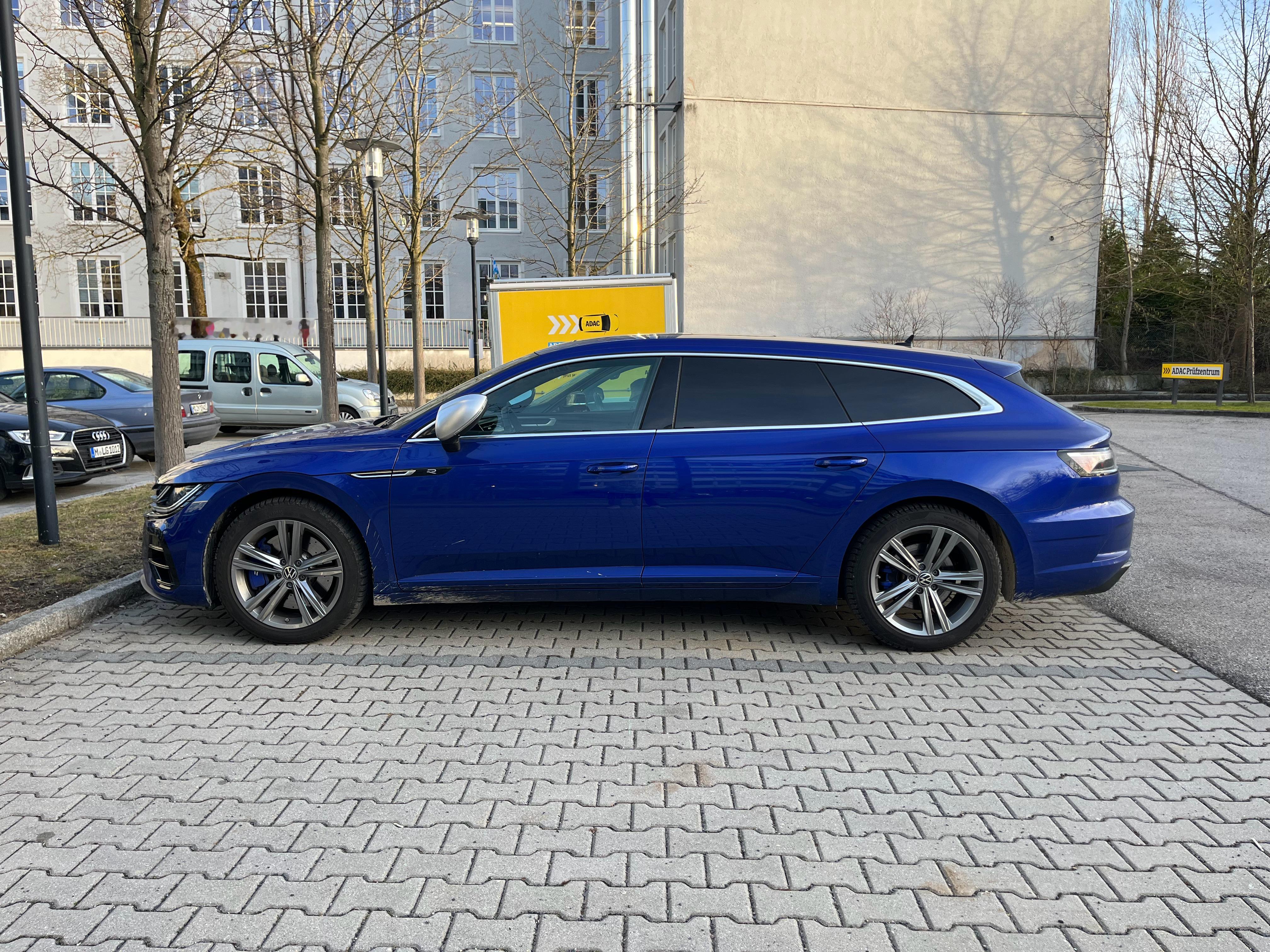 居然见到了Arteon R，路上见到这车的概率比法拉利还低，为啥没人买呢？#yz