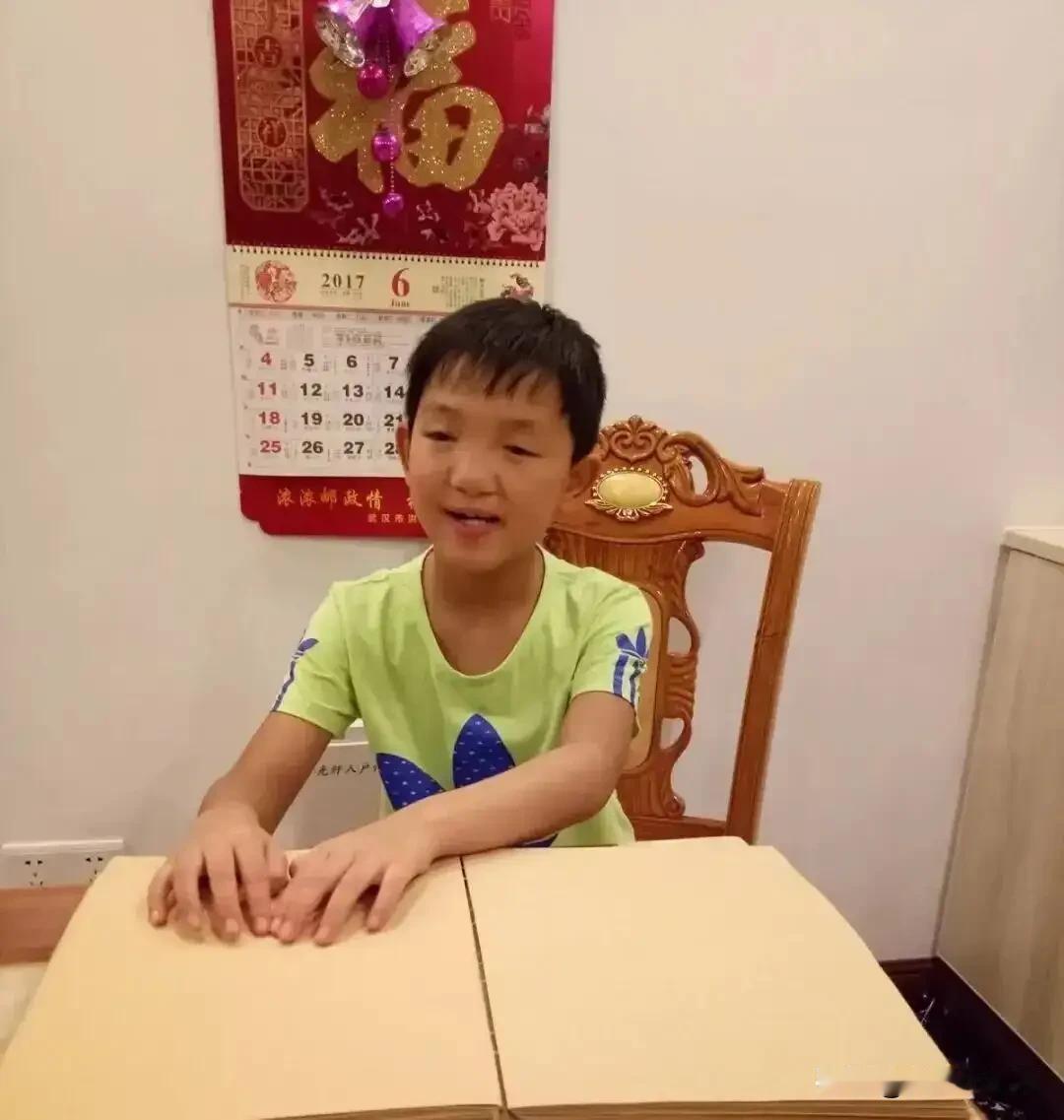 721分全国第一！当年被伯母戳瞎双眼的山西男孩考上大学，活成了一束光！
 
这世