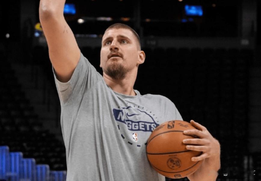 10月26日NBA常规赛，掘金133 - 111大胜太阳。赛后阿隆·戈登谈到约基