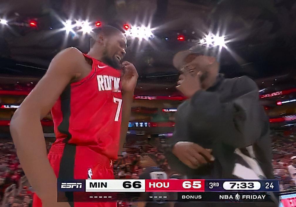 三节比赛结束！火箭81-82森林狼！森林狼vs火箭休斯顿火箭