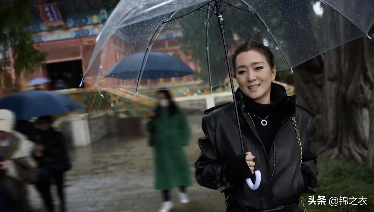 国内好多演员、明星五官虽然都很精致漂亮，但是他们在舞台上、红毯上总表现得一股小家