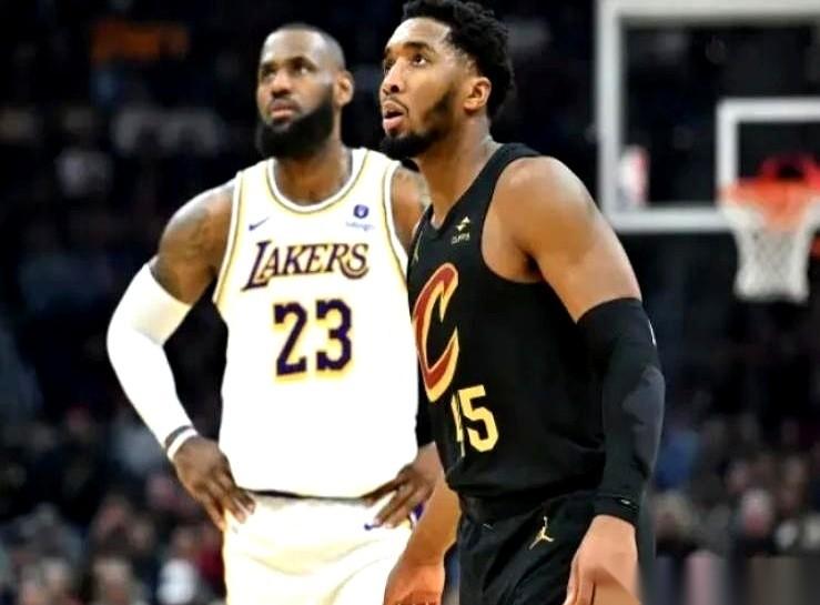 这个夏天，NBA可能真要变天了。
几张我们再熟悉不过的脸，竟然都被放到了“可能离