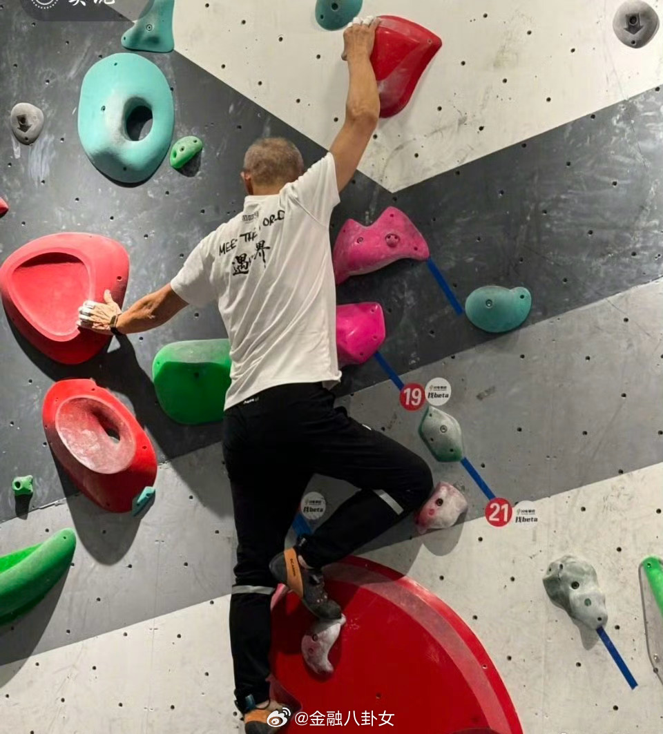 75岁王石爱上攀岩，厉害