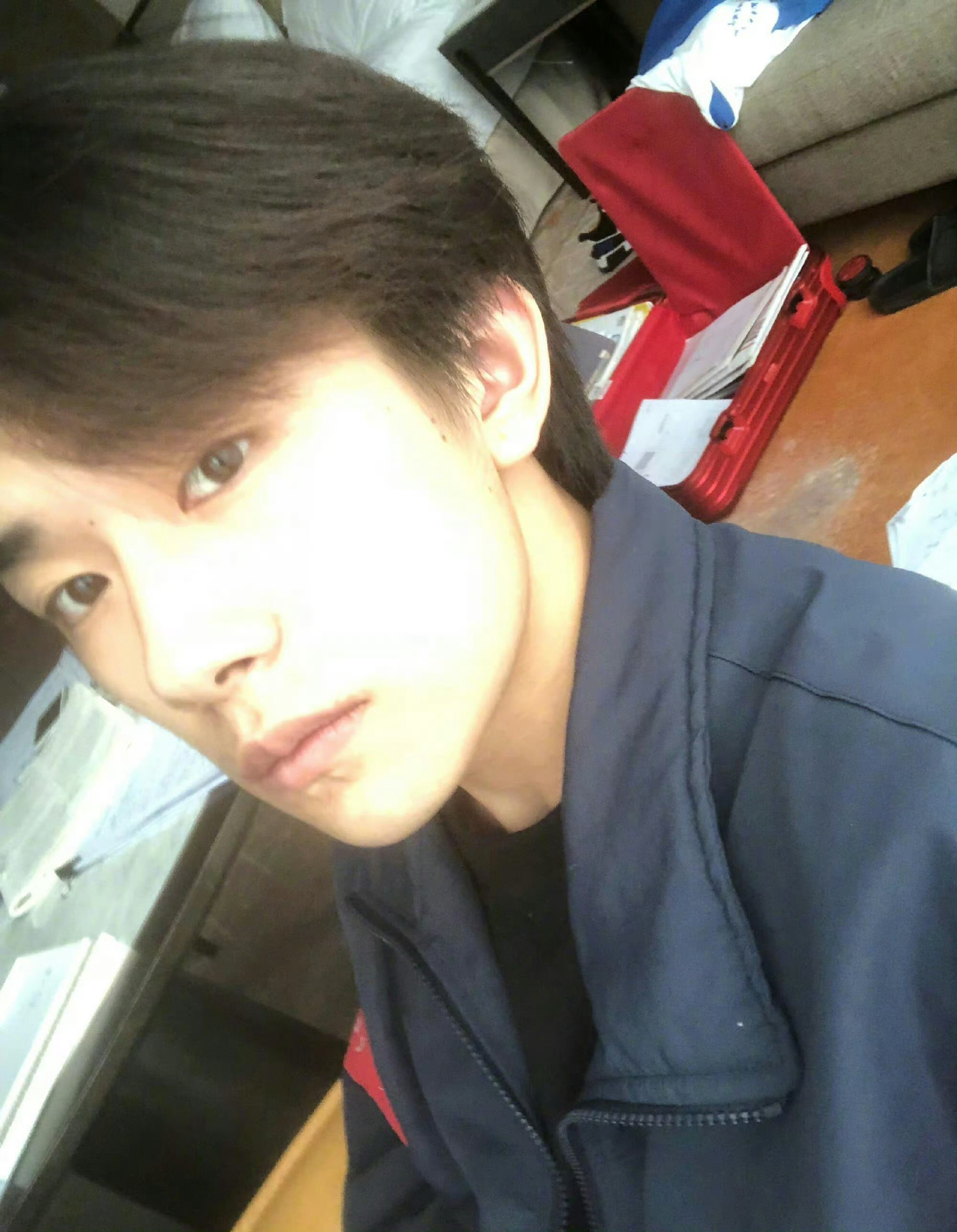 易烊千玺请把自拍交出来想看这个小千的自拍🤳真的好久好久没见自拍照了～求速更