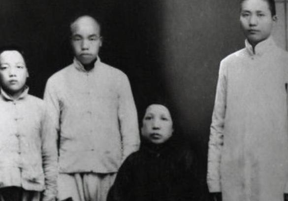 1943年，毛主席的弟弟毛泽民被“新疆王”盛世才杀害，然而盛世才逃亡台湾后，得知