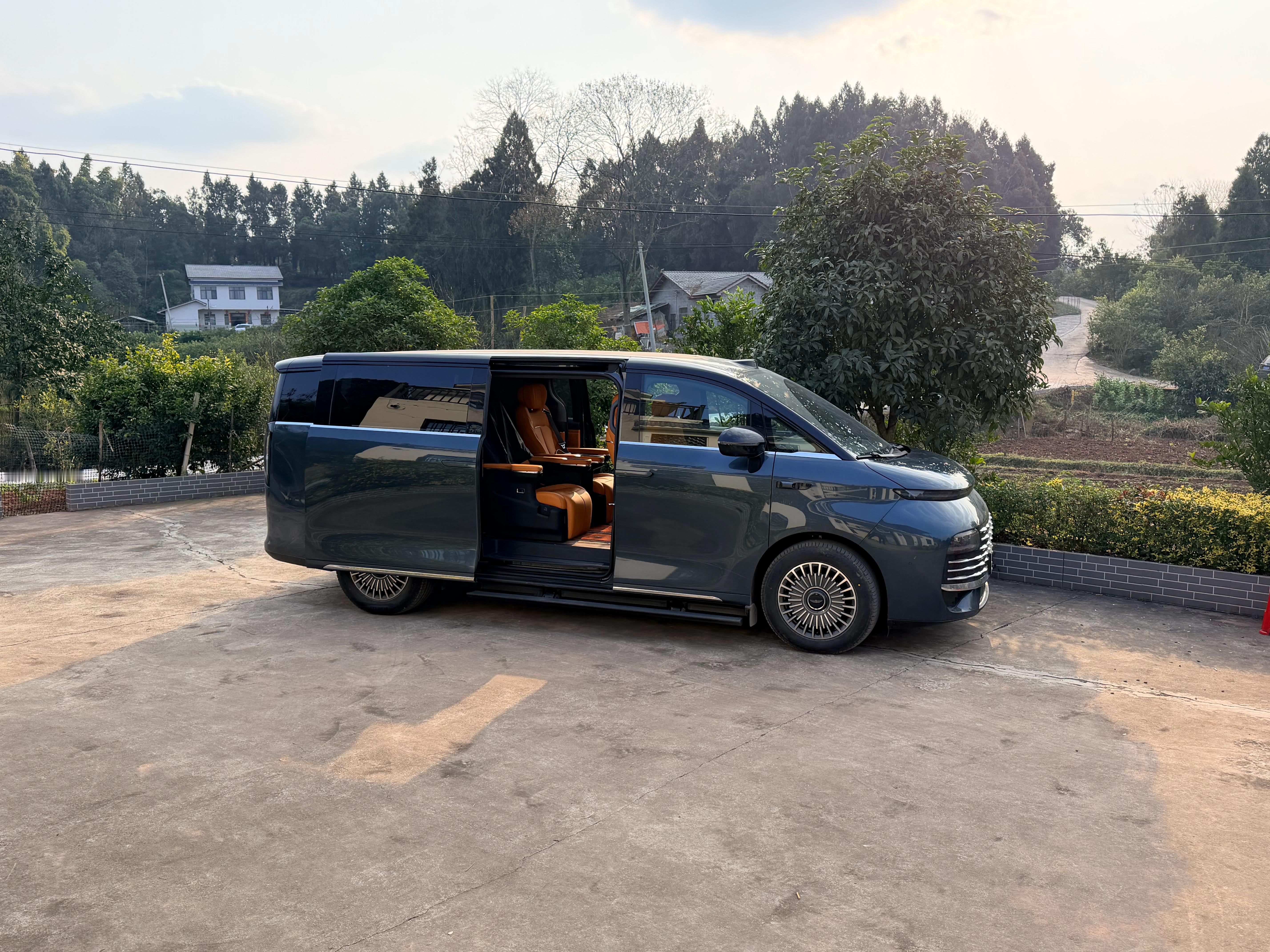 宝马7系降价约27万豪华品牌在品牌上带来的附加值越来越低了，特别是一些产品舒适性