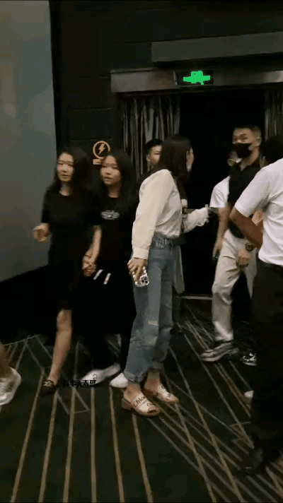 何捷到底爱不爱张馨予？这一对夫妻去电影院支持王宝强的新电影，没想到引起争议。

