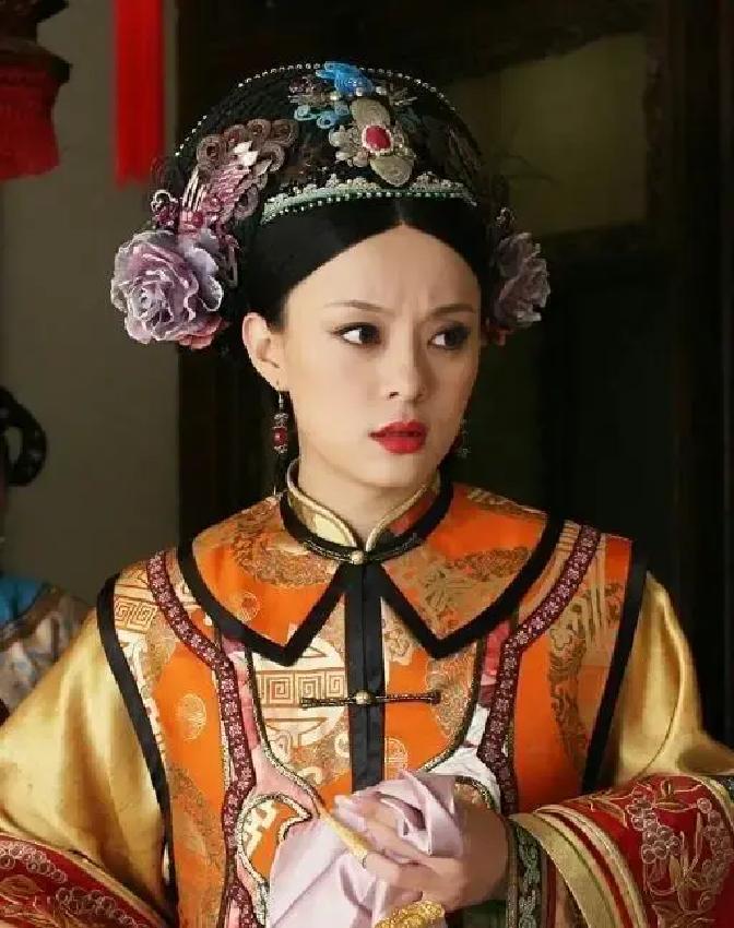 孙俪一个捂鼻动作被B站大神拆成三重宫斗密码。

2025年春天，网友把《甄嬛传》