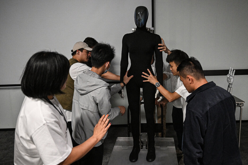 【每日产业简报：中国机器人产业是否过剩？】11月27日，高盛调查发现根本没有人形