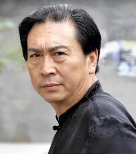 陈晓旭临终前，给前夫打了3小时电话。电话里，两人泣不成声。她说，我太像林黛玉，棱