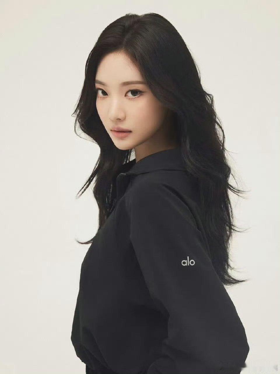 宁艺卓 alo商务 来啦首位女性全球代言人无预热空降宁艺卓诠释得很好 ​ ​​​