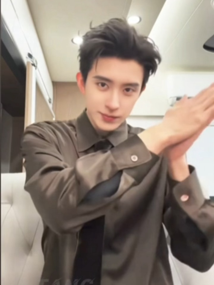 敖瑞鹏手势舞营业，又萌又帅的敖子！