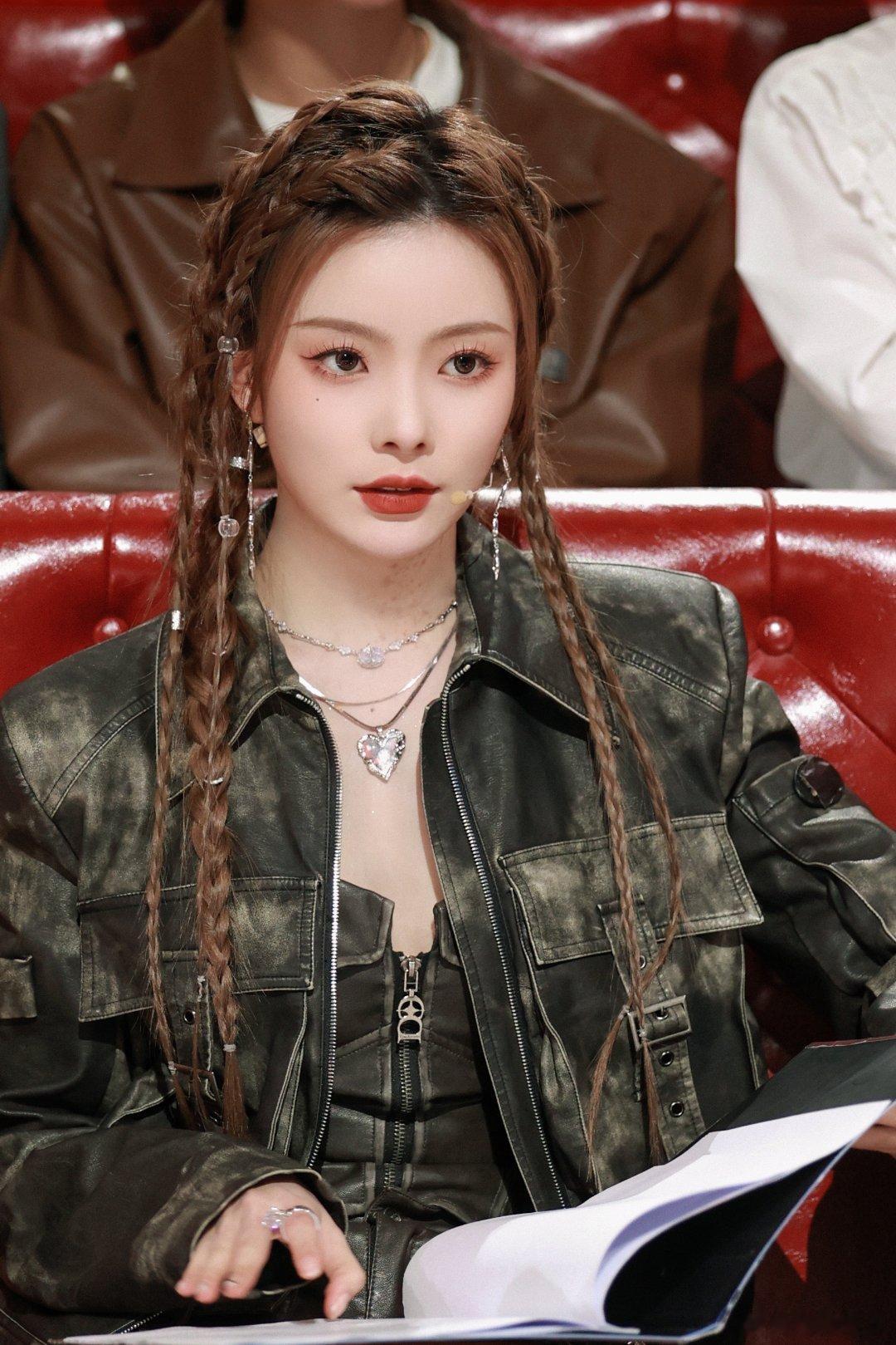 #硬糖少女303##陈卓璇# 今日份糖妹新鲜物料陈卓璇火星情报局工作室更新新剧照