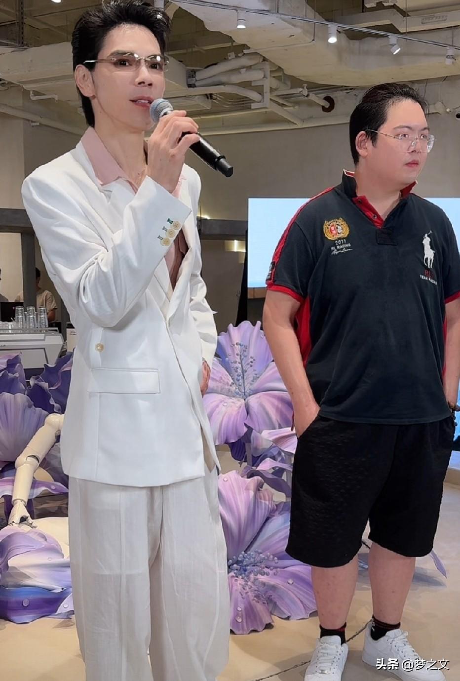 向佐弟弟瘦下来后，也是很帅气的！