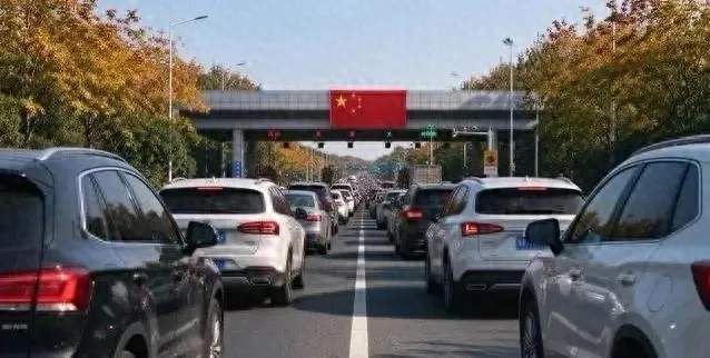 国庆600公里实测，电车省下的钱全被焦虑吃回去了
