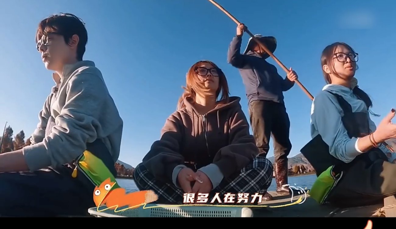 来大理当洱海守护者洱海种水草的浪漫瞬间 想在春天拥有一段难忘的回忆？来大理种水草