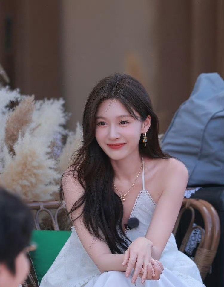 窒息
文吉儿在节目里提到，当年请王子璇为自己的书写序言，给对方转了三万元酬劳。但