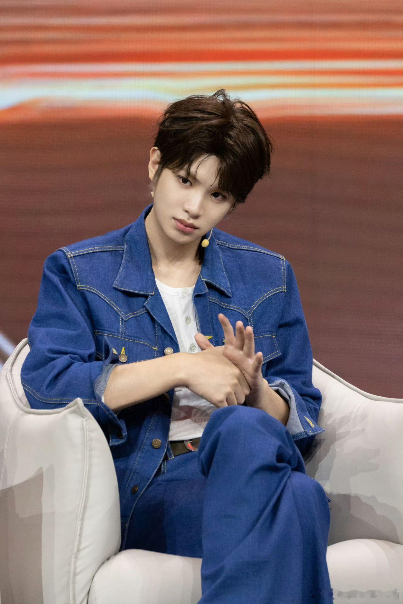 看黄明昊在《剧说很好看》中的分享，真是被他在新剧中的角色塑造力震撼！他的每一步都