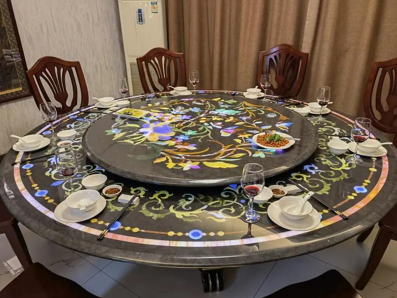 现在回村吃饭，真的能被各种新变化惊掉下巴。就像之前看到一个视频，浙江绍兴的都市白