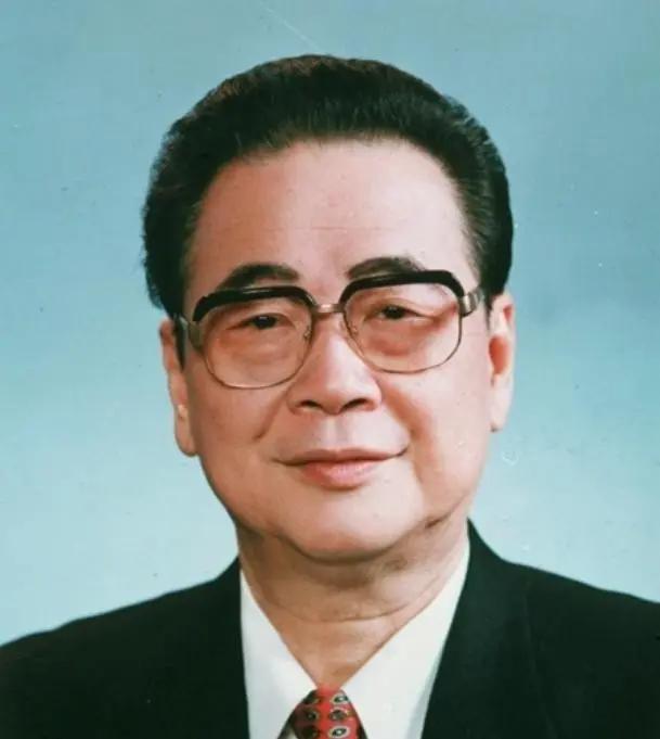 1981年，电力部一些老同志联名向中央反映，对李鹏出任部长表示担忧。他们认为这位